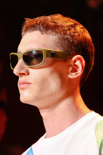 Look 60
